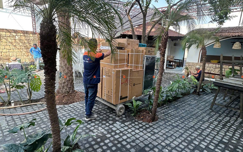 lắp đặt loa Soundking cho quán cà phê